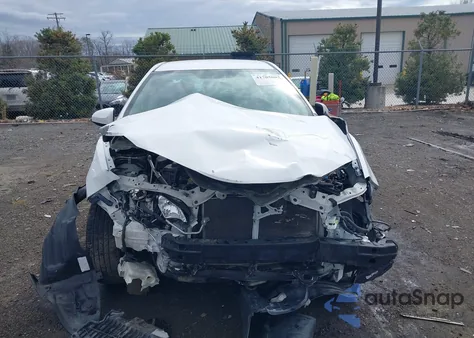 2016 Toyota Corolla Le z USA, uszkodzony, nr VIN 2T1BURHE0GC526551